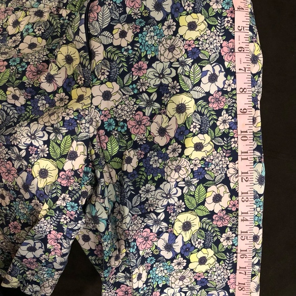 Talbots Size 10p floral multicolored shorts - Picture 5 of 6